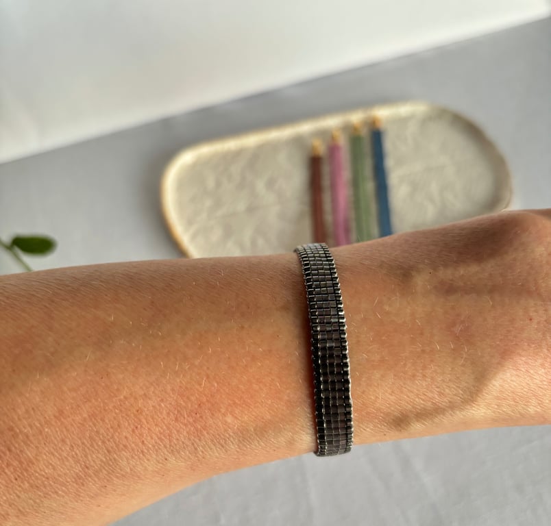VÆVET JAPANSK ARMBÅND GRÅT