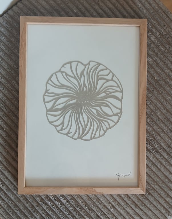 A4, beigegrå papercut, indrammet  (2)