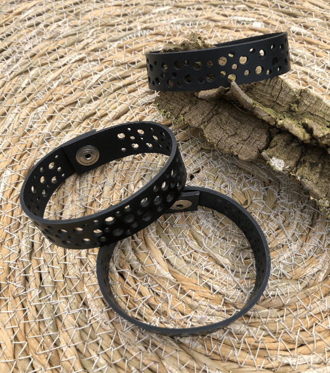 Armbånd med huller 