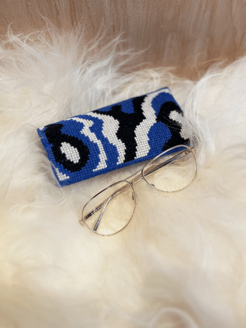 Blue waves brilleetui 2023-1 Str. 8,5 x 16,5 cm.