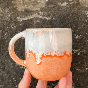 Hånddrejet kop med hank  – produktbillede