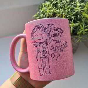 Krus:  I'm a doctor what's your superpower Pink Glimmer – produktbillede