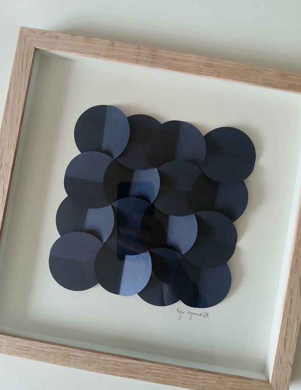 30x30cm, 3D papirværk, marineblå, indrammet  (2)