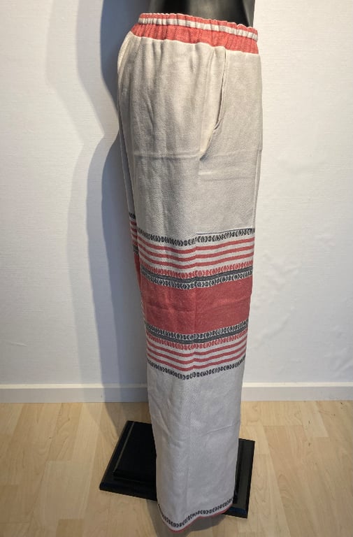 Julie-bukser med sort/rødt mønster billede 3