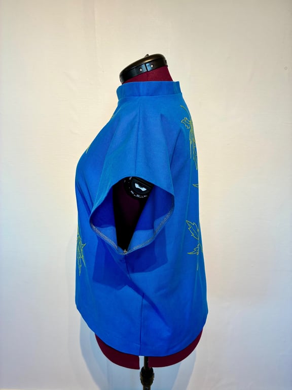 Trine-bluse med håndbroderede blade billede 4