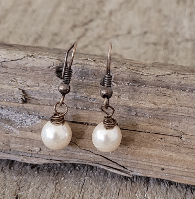 Ørekroge med ferskvandsperler.