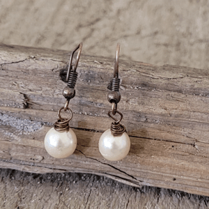 Ørekroge med ferskvandsperler. – produktbillede