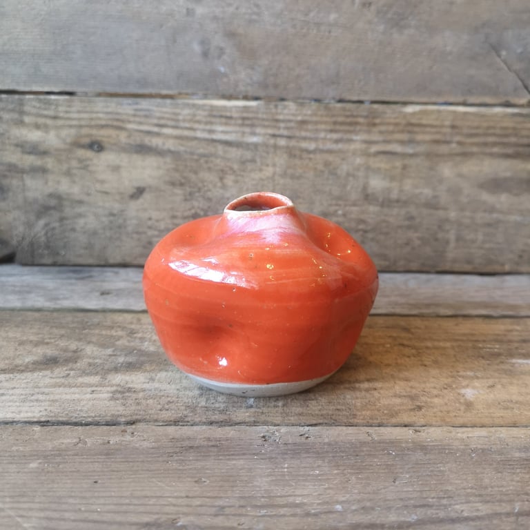 Vase i orange - rød glasur 