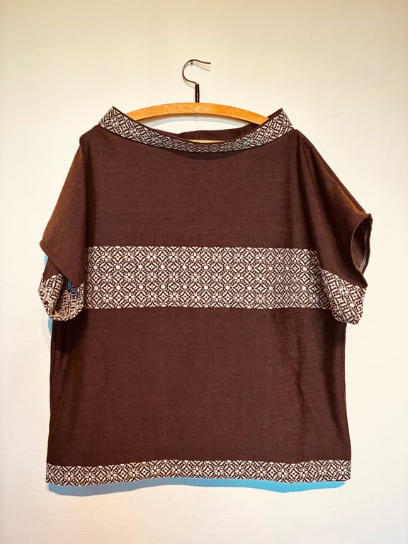 Brun Trine-bluse med korte ærmer