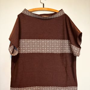 Brun Trine-bluse med korte ærmer – produktbillede