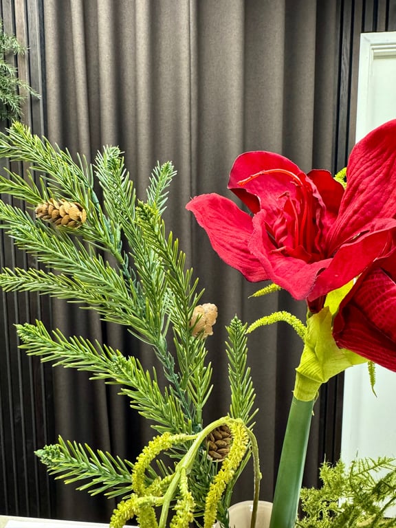 Rød amaryllis buket billede 4