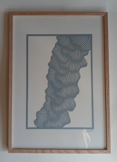 A3 papercut, dueblå, indrammet 