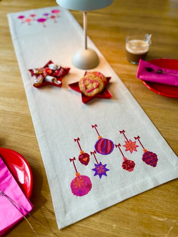 Juleløber - Rød 2030-2 Str. 30 x 100 cm. (3)