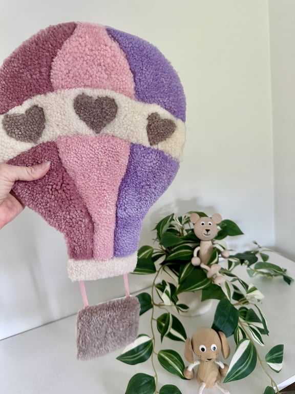 Tuftet luftballon - Håndlavet vægkunst i 100% uld.