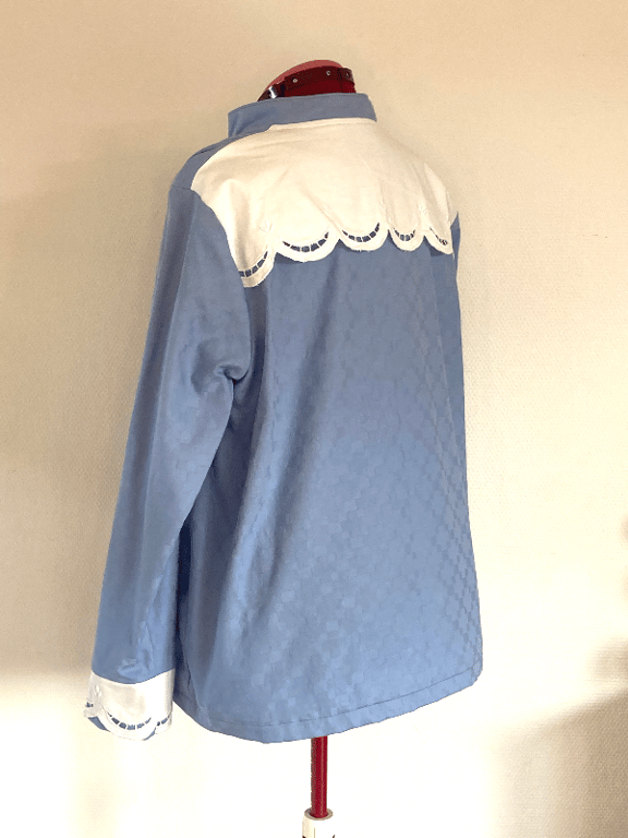 Dueblå jakke med blonde-detaljer billede 2