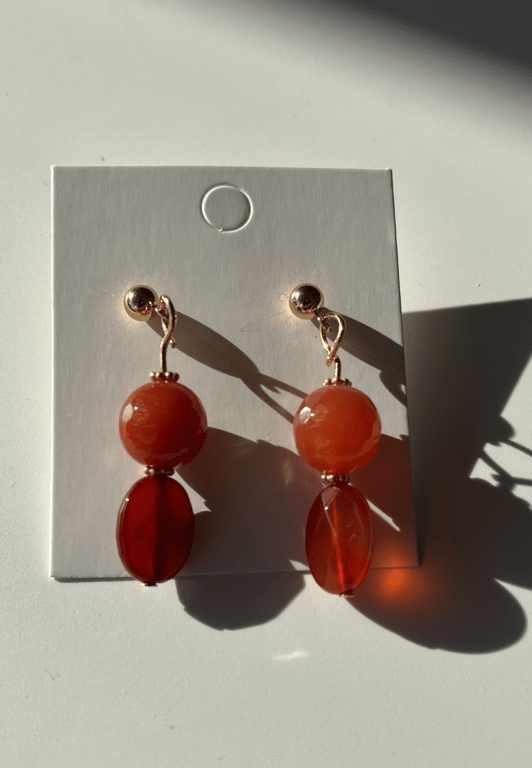 Forgyldte øreringe med Agate sten