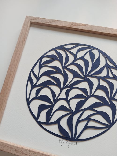 20x20cm papercut, Marineblå, indrammet 