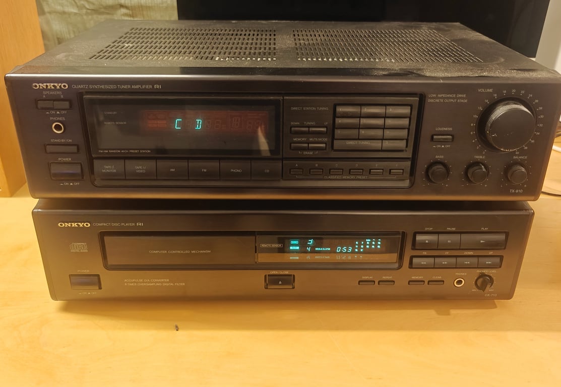Onkyo TX-910 forstærker   DX-710 CD-afspiller – klassisk stereoanlæg
