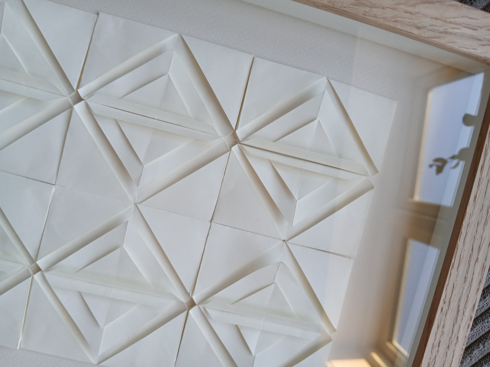 A4 foldet unika papirværk, naturhvid, indrammet (2)