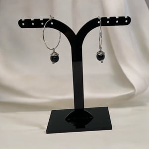 Sorte øreringe  – produktbillede