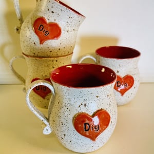 Krus med tekst  - Elsker dig – produktbillede