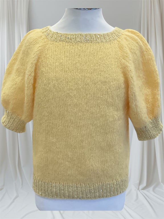 Tøse puf - strikket i 1 mohair tråd på pind 5 mm