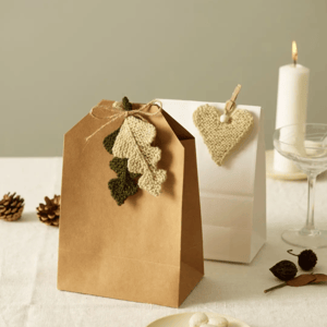 Opskrift: Egeblade strikket i finuld – produktbillede