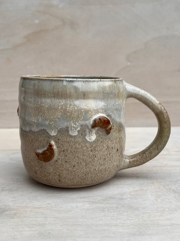 Bølget Croissant krus. 380 ml. H: 9 cm