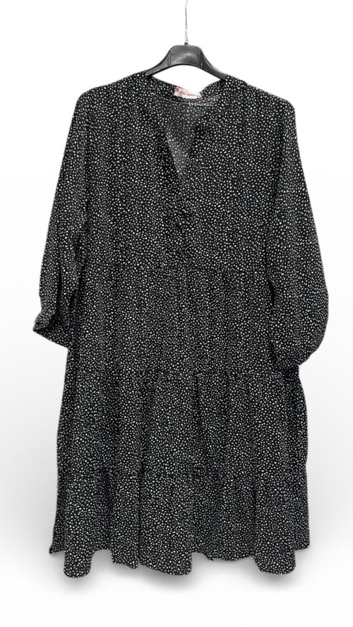 Alma dress, Black w white dots. Findes i str 38-48. (2)