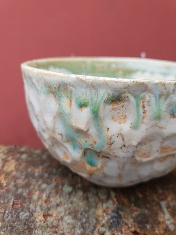 Smuk skål drejet op af genbrugsler 