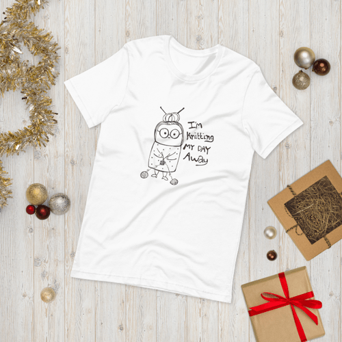 T-shirt: Im knitting my day away Hvid Large  (2)
