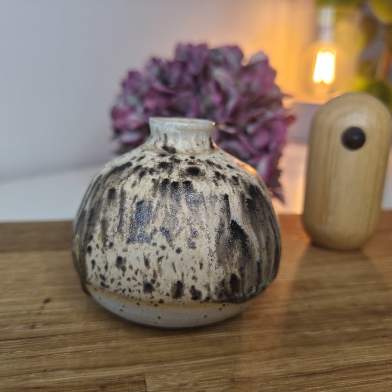 Brunplettet mini vase