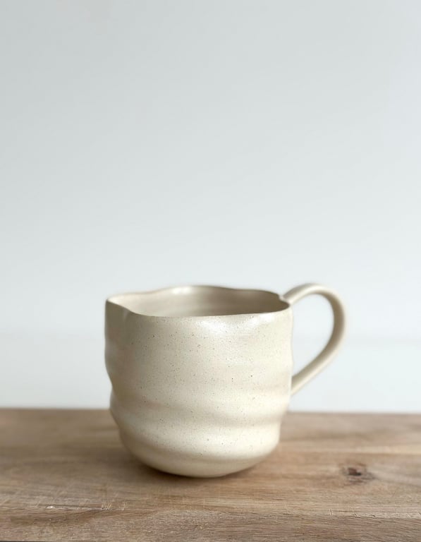 Bølgekop m. hank - beige