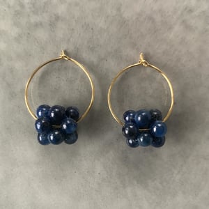 Kyanit Berries øreringe  – produktbillede