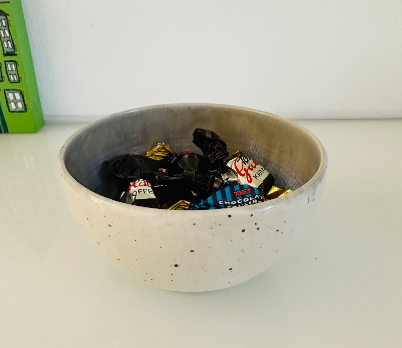 Skål råhvid med prikker / gråblåhvid billede 2