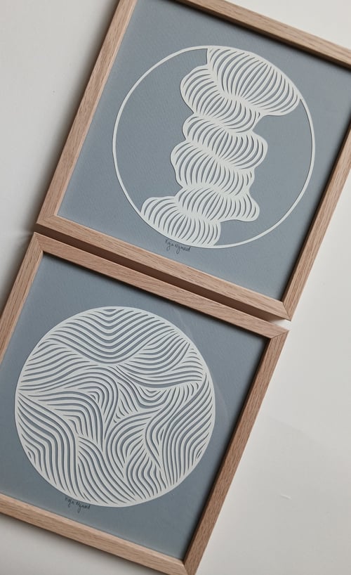 20x20cm papercut, dueblå, indrammet (3)