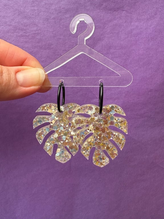 Store monstera i guld/sølv