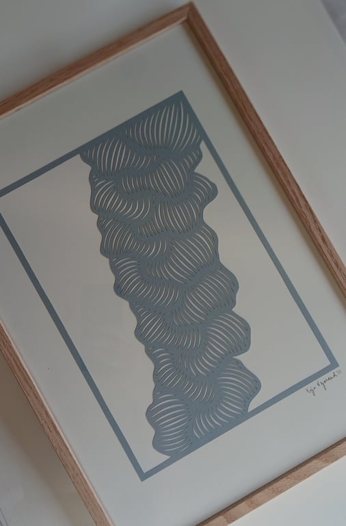 A3 papercut, dueblå, indrammet  (2)