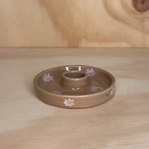 Lysestage m. marguerit – produktbillede