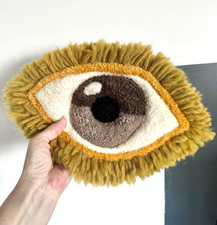Tuftet øje i uld som vægophæng