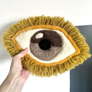 Tuftet øje i uld som vægophæng – produktbillede