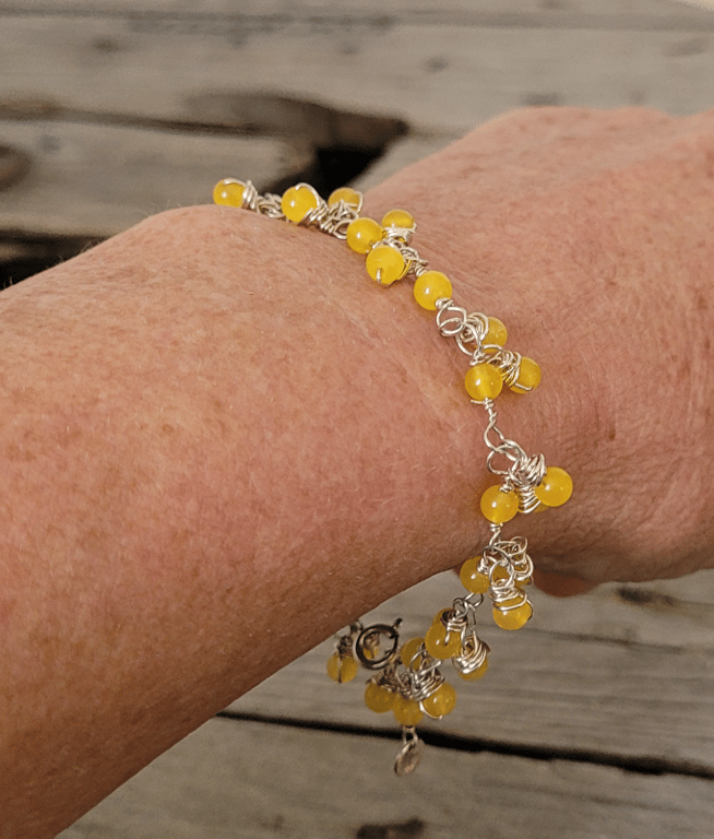 Gult jade boho sølv armbånd - 21 cm.