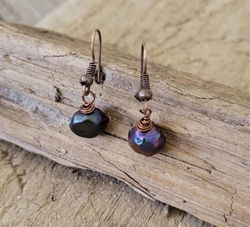 Ørekroge med ferskvandsperler.