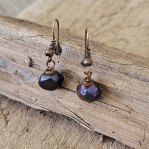 Ørekroge med ferskvandsperler. – produktbillede