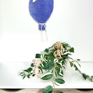 Tuftet farverig ballon (stor)- Håndlavet vægkunst i 100% uld. – produktbillede