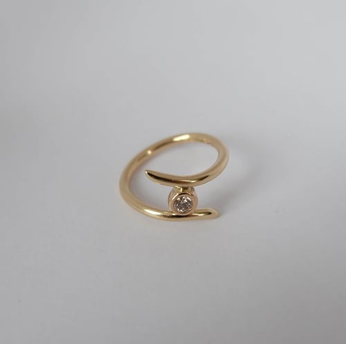 Ollie ring 14 K gold with champagne diamond (3)