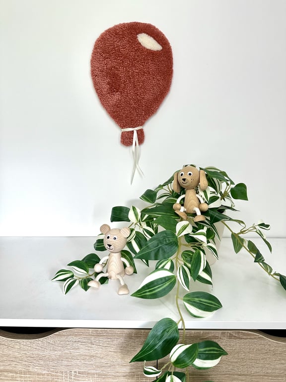 Tuftet farverig ballon (stor)- Håndlavet vægkunst i 100% uld.