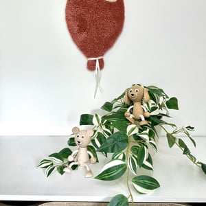 Tuftet farverig ballon (stor)- Håndlavet vægkunst i 100% uld. – produktbillede