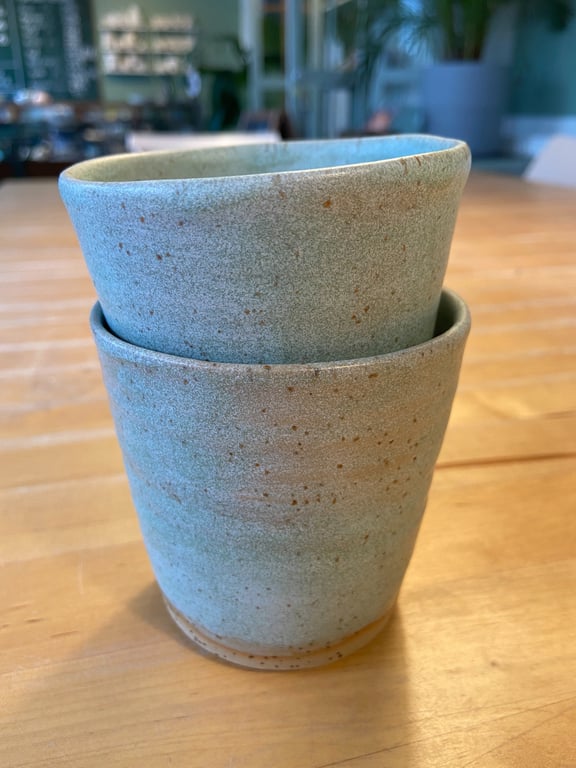 Hånddrejet keramik kop - stentøjsler billede 2