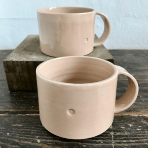 Kop med hank, lyserød – produktbillede